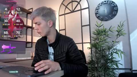 Snapshot of nick_torn chatting on October 2025 12:16:02 PM Nick online show from October 2025 12:16:02 PM