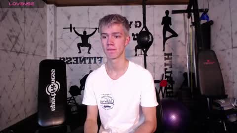 Snapshot of nick_torn chatting on October 2025 12:05:02 PM Nick online show from October 2025 12:05:02 PM