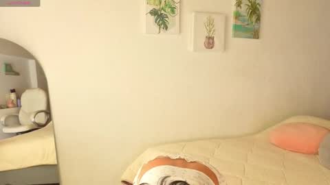 Nicole Silvermoon online show from April 2026 12:43:01 PM