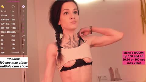 Karolina online show from October 2025 10:39:02 AM