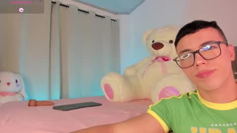 Nicolas online show from September 2025 03:55:02 PM