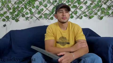 nicky online show from March 2025 08:03:02 PM