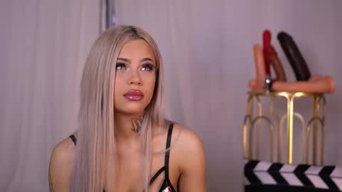 Nicky online show from September 2025 05:47:02 PM