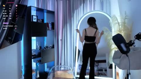 Nicky online show from September 2025 06:07:01 PM