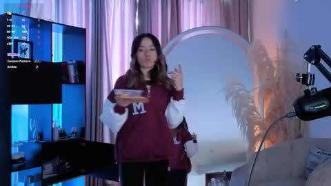 Nicky online show from September 2025 05:24:01 PM