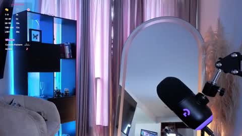 Nicky online show from September 2025 04:18:01 PM