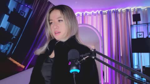Snapshot of nickywindsor chatting on June 2026 05:14:01 PM Nicky online show from June 2026 05:14:01 PM