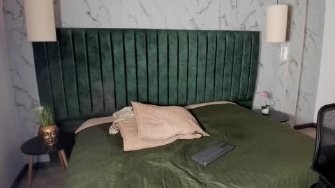 Nico  online show from December 2025 10:17:02 PM