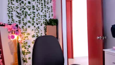 Nico online show from September 2025 08:12:02 PM