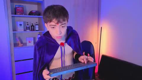 Nicolas online show from October 2025 08:05:01 PM