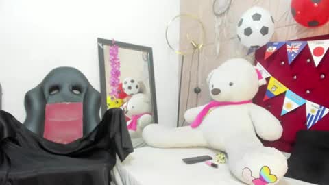 Snapshot of nicol_zurich chatting on June 2026 10:42:01 AM NIKOL online show from June 2026 10:42:01 AM