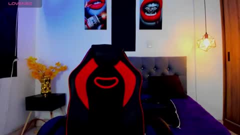 nicolas_james_sc online show from October 2025 01:36:03 PM