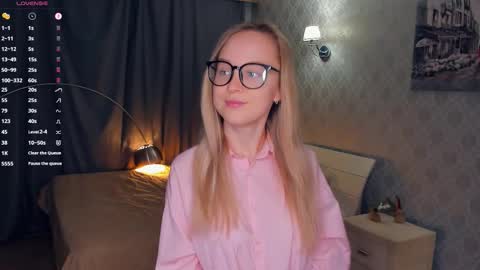 Nicoletta online show from November 2025 06:08:02 PM