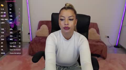 Nico online show from September 2025 05:05:02 PM