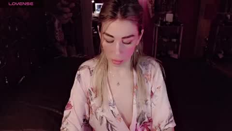 Nicole online show from April 2026 07:52:01 PM