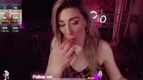 Snapshot of nicole_g0ld_ chatting on April 2026 05:32:02 PM Nicole online show from April 2026 05:32:02 PM