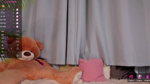 Snapshot of nicole_grifin chatting on January 2025 04:19:01 PM Nicole Grifin online show from January 2025 04:19:01 PM