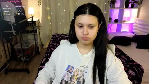 My name is Nicole. I m completely new here online show from November 2025 10:04:02 AM
