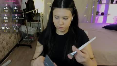 My name is Nicole. I m completely new here online show from November 2025 11:54:02 AM