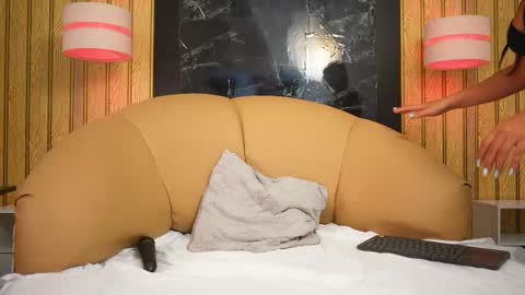 Nicol Flores  GMT-5 1530-2200  online show from December 2025 04:23:02 PM