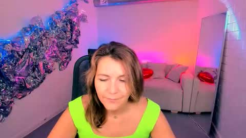 nicolehits online show from October 2025 05:17:02 AM