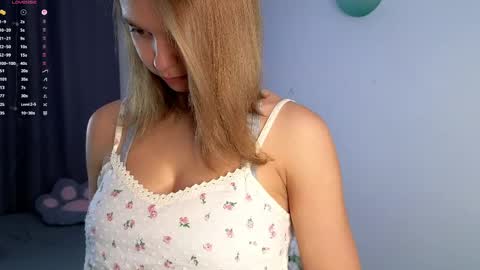 Nicole online show from April 2026 07:18:02 PM