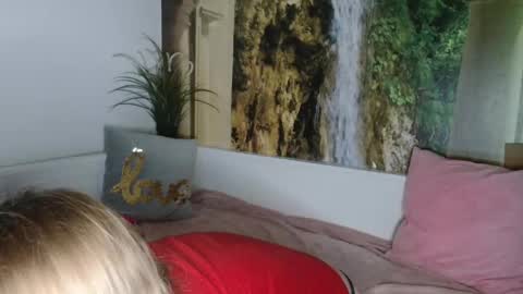 Snapshot of nicolelinharts chatting on February 2025 11:13:02 PM   Birthday  online show from February 2025 11:13:02 PM