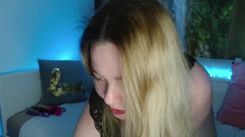 Snapshot of nicolelinharts chatting on February 2025 11:05:01 PM   Birthday  online show from February 2025 11:05:01 PM