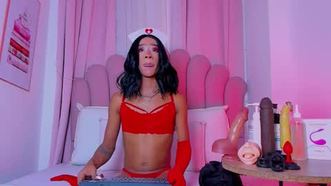 nicolemadrird online show from February 2026 05:24:01 PM