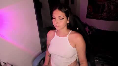 Nicol independent model online show from January 2025 02:02:01 AM