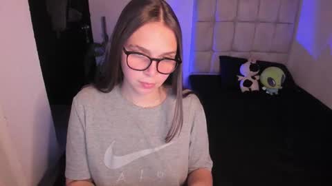 Nicol independent model online show from February 2026 11:23:01 PM