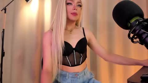 Nicol  online show from February 2025 04:14:02 PM