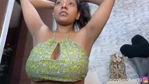 Snapshot of nicolle4 chatting on June 2026 04:29:01 PM nicolle4 online show from June 2026 04:29:01 PM