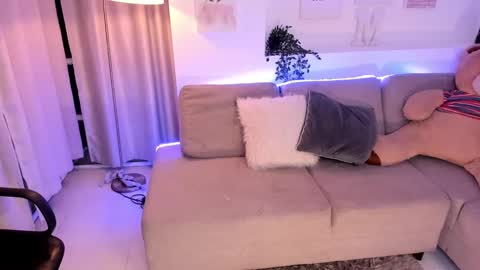 Nicolle online show from February 2025 03:22:01 AM