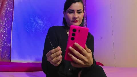 nicolle gomes online show from April 2026 02:21:01 AM