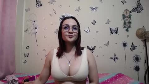 nicolle_sky online show from December 2025 05:19:02 PM