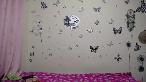 nicolle_sky online show from June 2026 08:19:01 AM