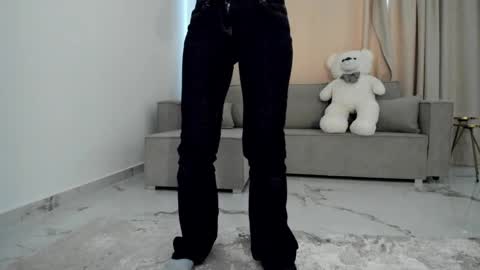 Nicolle online show from April 2026 05:16:02 AM