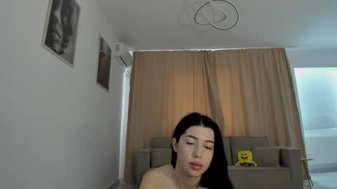 Nicolle online show from May 2026 07:02:02 AM