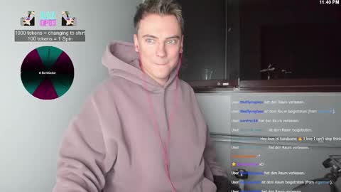 Snapshot of nicoslowmoo chatting on November 2025 10:40:01 PM NicoSlowmoo online show from November 2025 10:40:01 PM