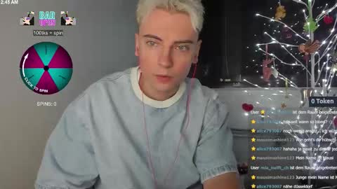 Snapshot of nicoslowmoo chatting on December 2025 01:44:02 AM NicoSlowmoo online show from December 2025 01:44:02 AM