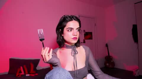 Daisy online show from December 2025 03:52:01 PM