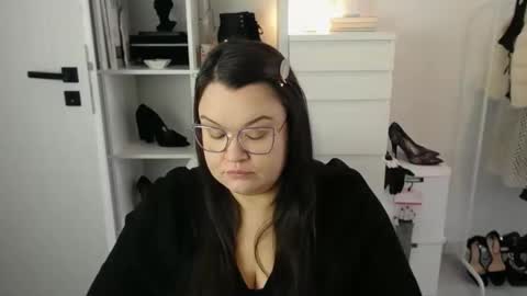 Holly online show from March 2026 07:57:02 AM