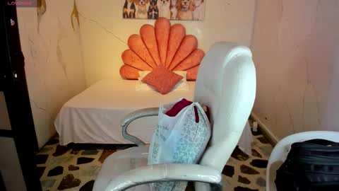 Anni online show from December 2025 05:09:02 PM