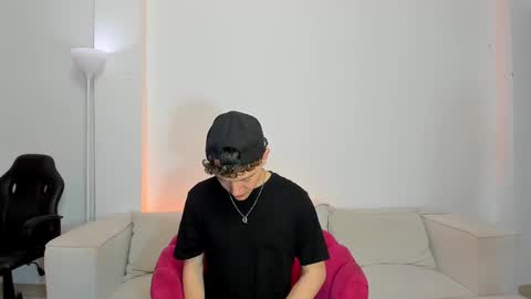 Nicolas Mucci online show from February 2025 09:15:02 AM