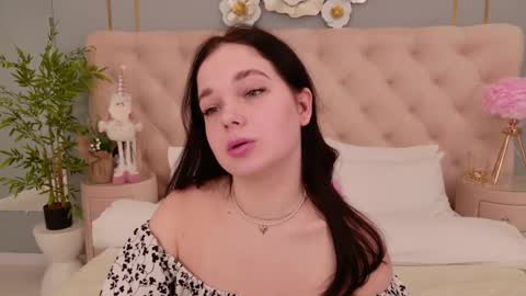 Snapshot of nikaflowers chatting on December 2024 09:28:02 AM Nika online show from December 2024 09:28:02 AM