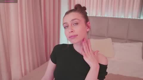 Snapshot of nikaletta chatting on May 2026 01:05:02 PM Nika online show from May 2026 01:05:02 PM