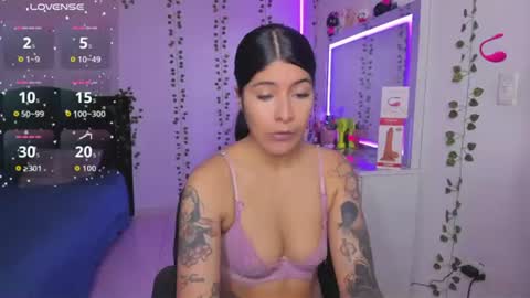 Snapshot of nikibryce_ chatting on June 2026 01:08:01 AM Niki online show from June 2026 01:08:01 AM