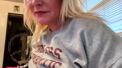 Snapshot of nikki32313 chatting on May 2026 10:20:02 AM nikki32313 online show from May 2026 10:20:02 AM
