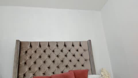 nikkibotero online show from November 2025 12:27:02 PM